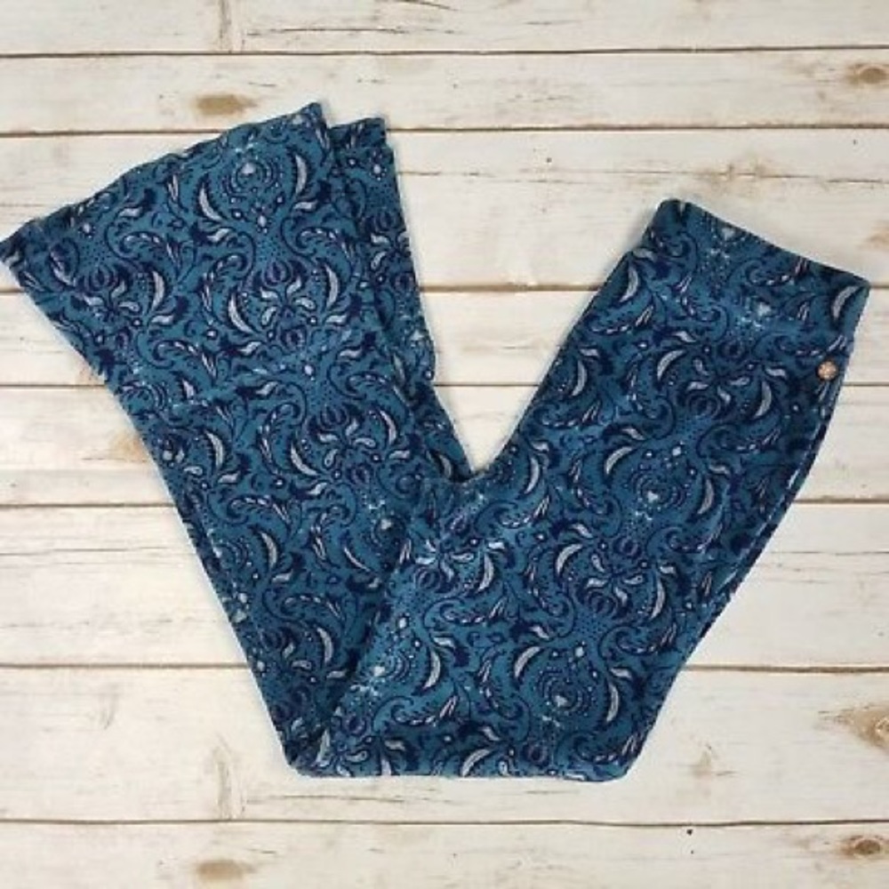 Carine Finns by Matilda Jane